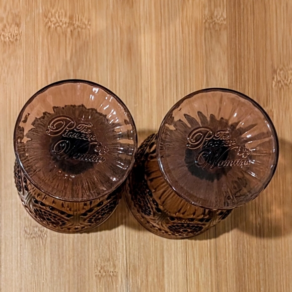 The Pioneer Woman 6.5"  Adeline Purple/Maroon Glass Goblets, Set of 2 - Picture 4 of 4